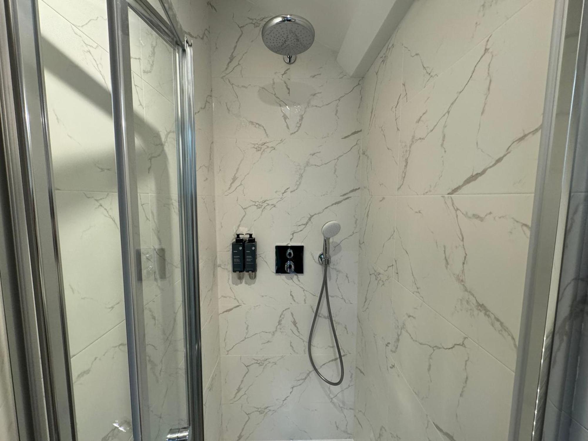 Southgate Luxury Apartments Elland Ngoại thất bức ảnh