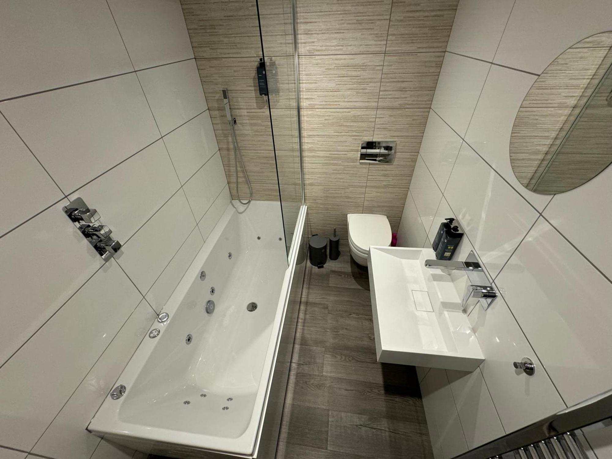 Southgate Luxury Apartments Elland Ngoại thất bức ảnh