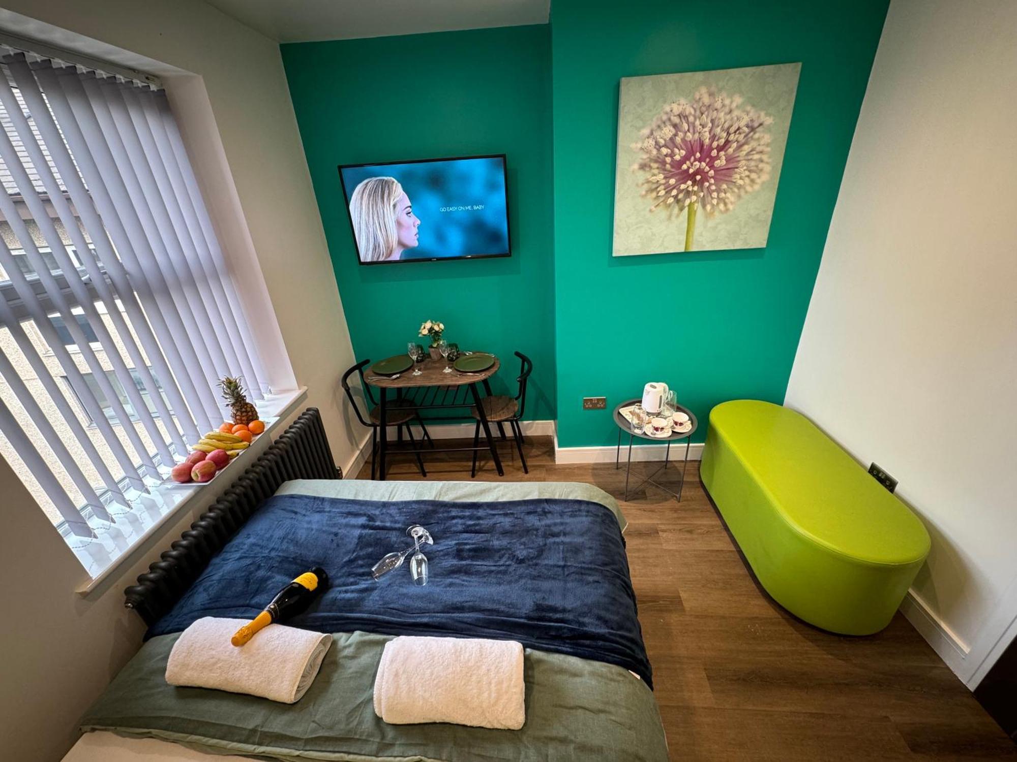 Southgate Luxury Apartments Elland Ngoại thất bức ảnh
