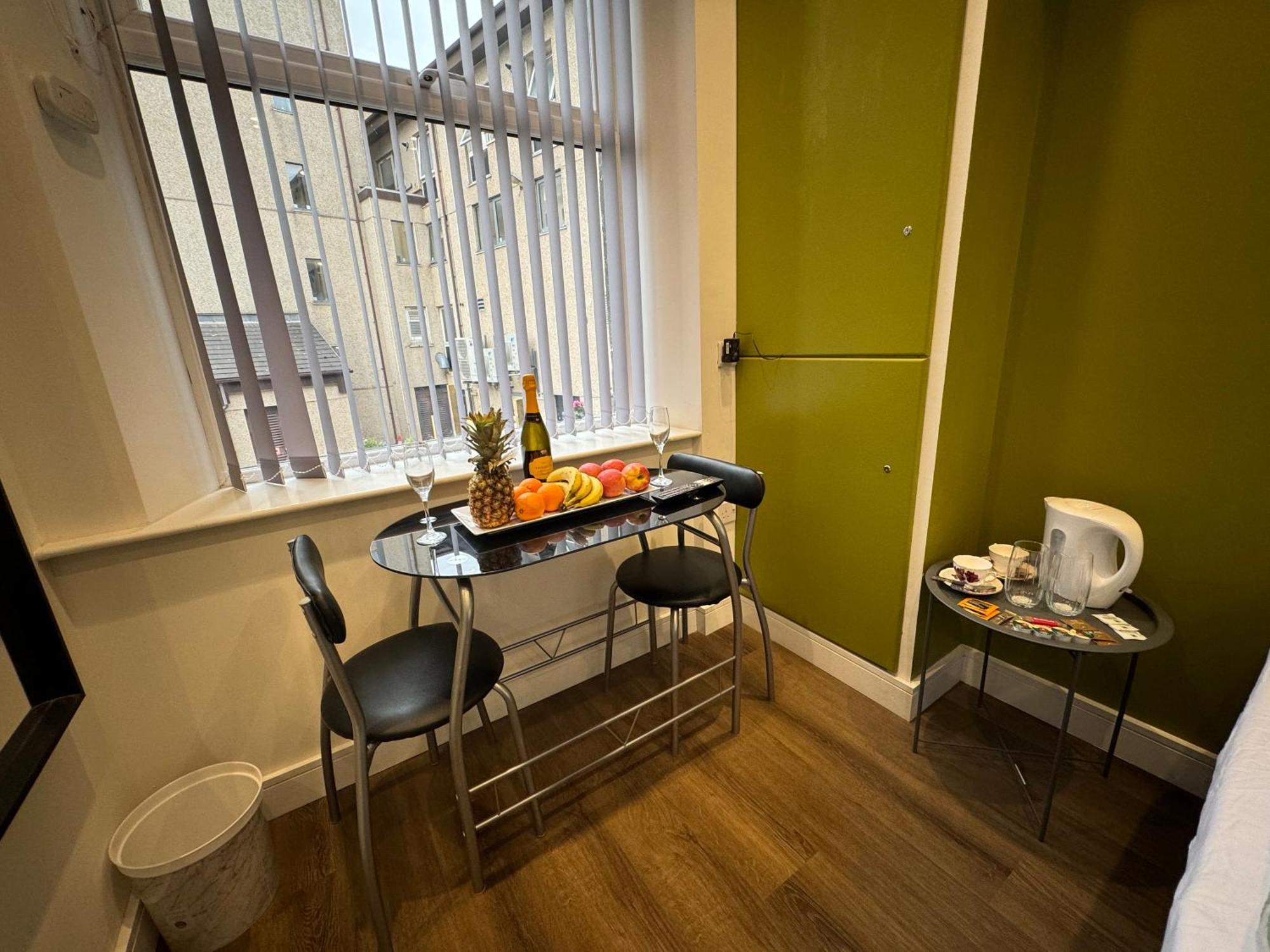 Southgate Luxury Apartments Elland Ngoại thất bức ảnh