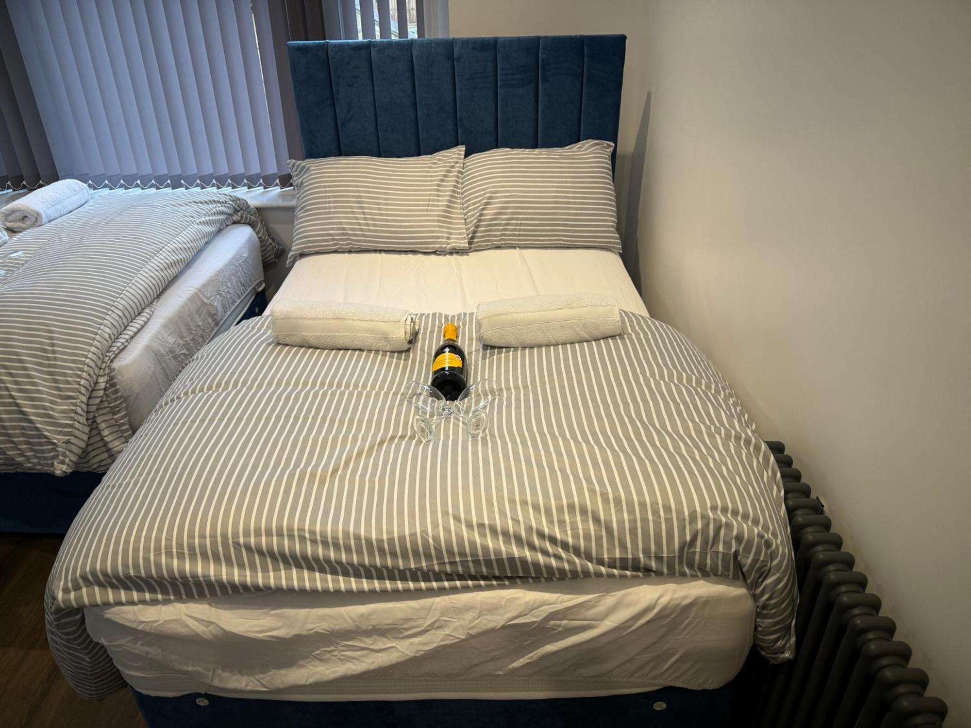 Southgate Luxury Apartments Elland Ngoại thất bức ảnh