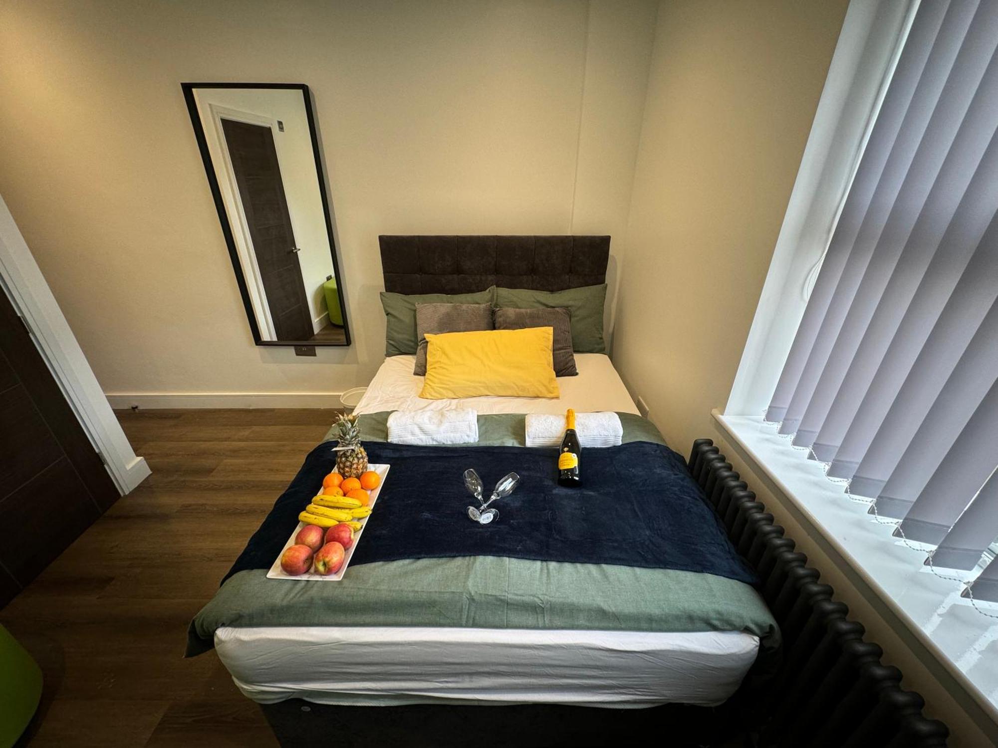 Southgate Luxury Apartments Elland Ngoại thất bức ảnh
