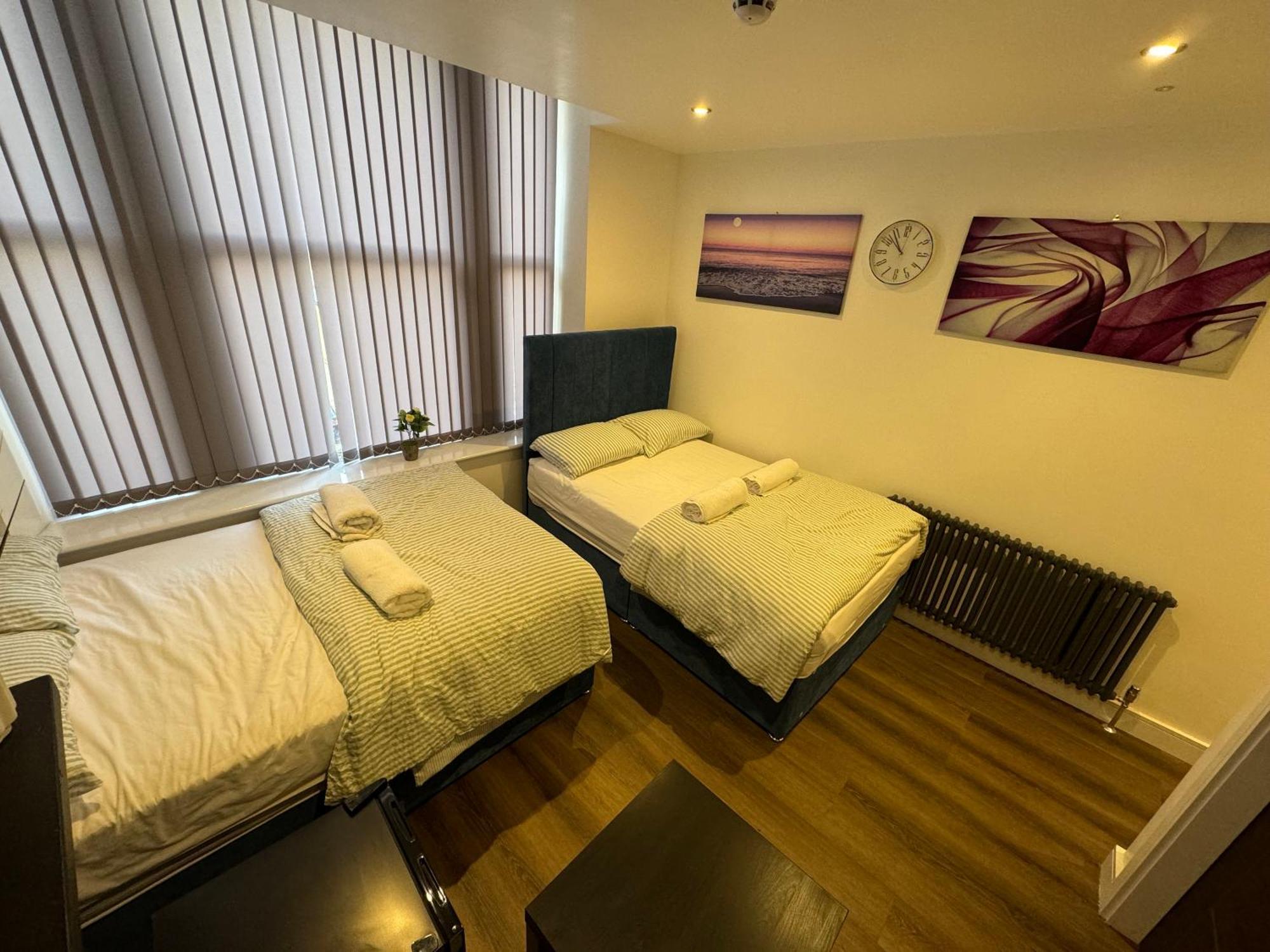 Southgate Luxury Apartments Elland Ngoại thất bức ảnh